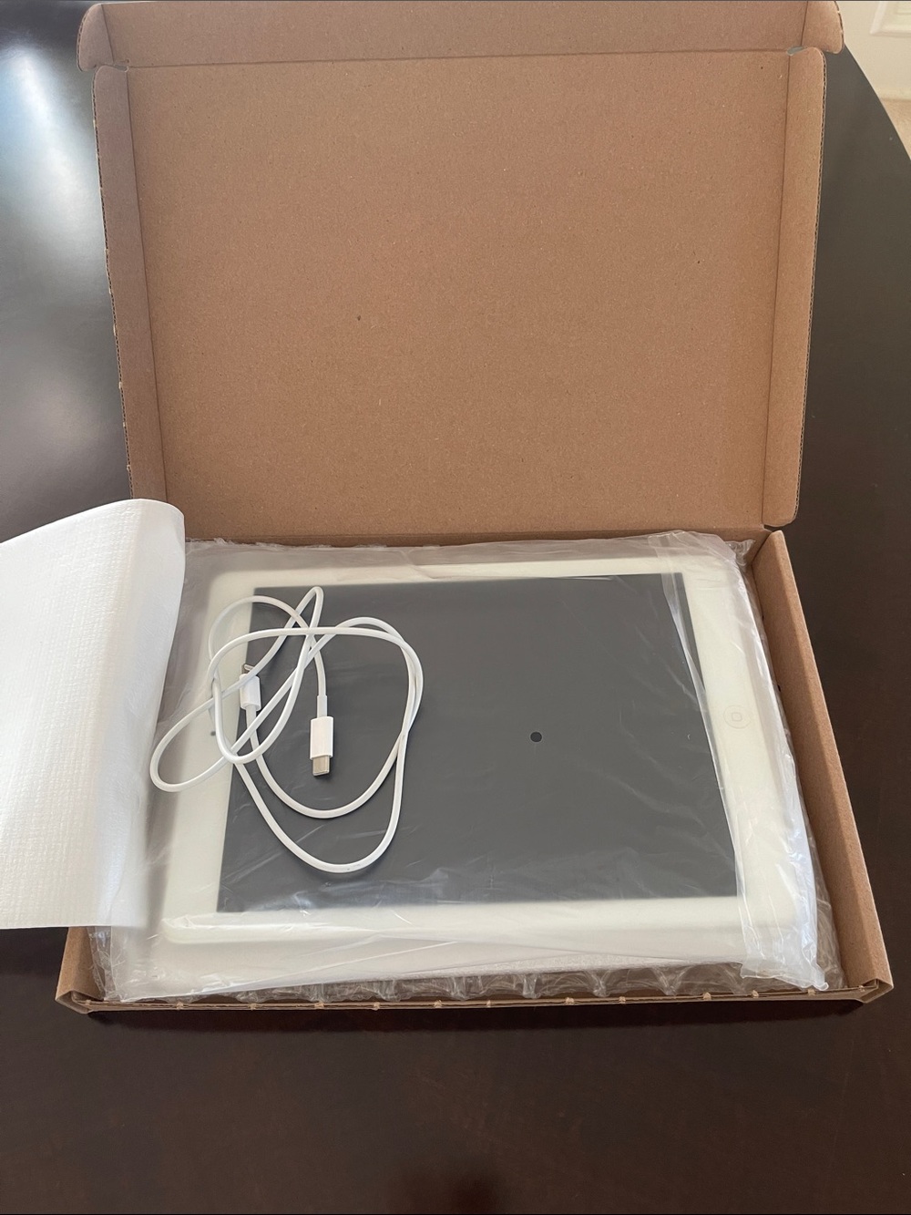 Mint condition! Apple IPad Air 1st Gen Model A1475 16GB (WiFi + Cellular)